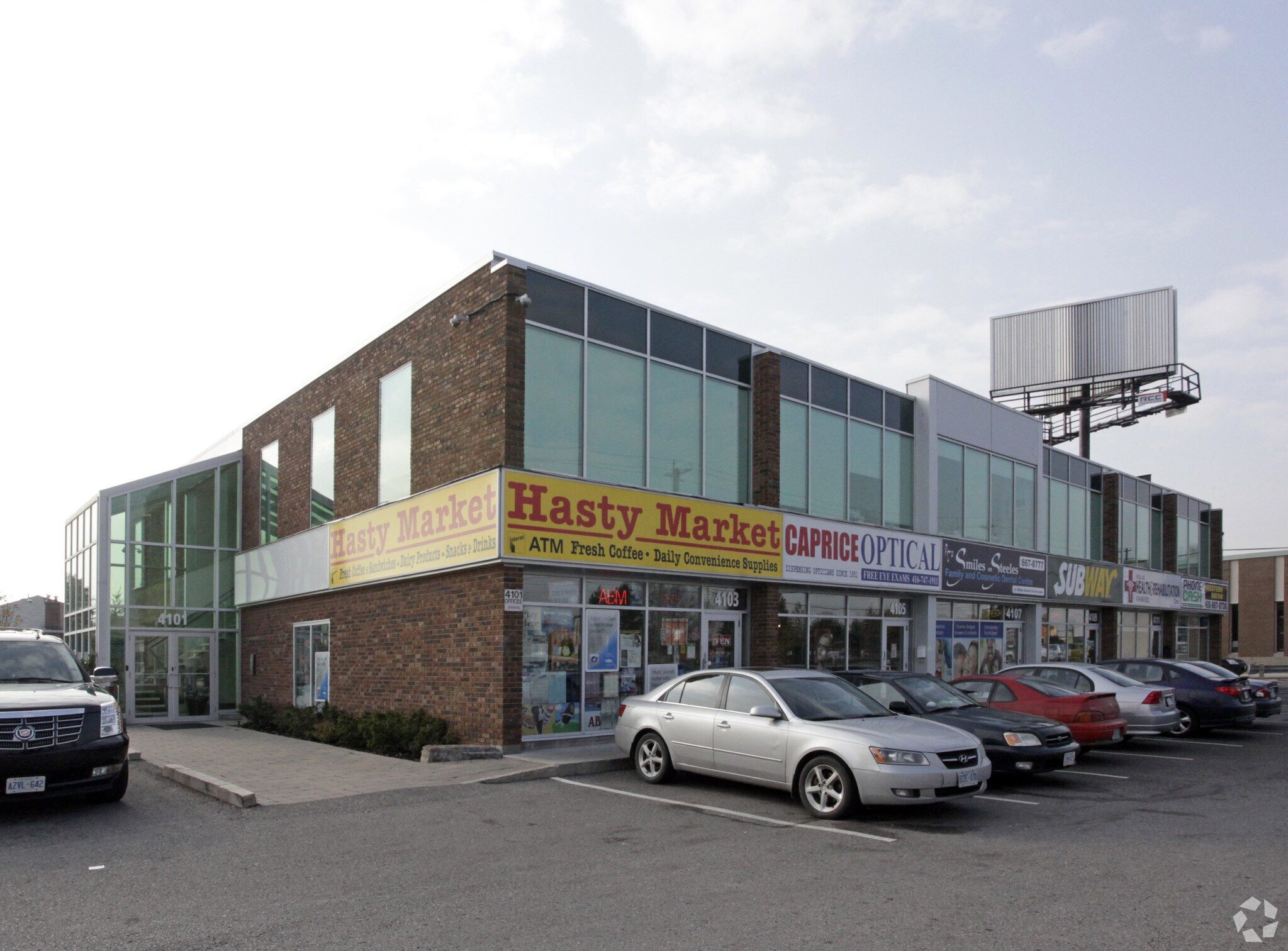 4101-4113 Steeles Ave W, Toronto, ON à louer Photo principale– Image 1 sur 3