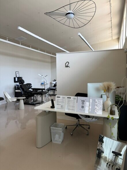 7701-7703 Santa Monica Blvd, Los Angeles, CA à louer - Photo intérieure – Image 2 sur 5