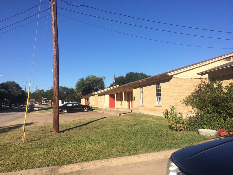 309 Mesa Dr, Bryan, TX à vendre - Photo principale – Image 3 sur 16