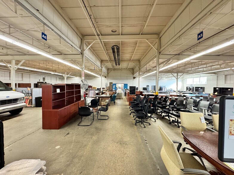 3448 Shelby St, Indianapolis, IN à vendre - Photo de l’immeuble – Image 3 sur 11