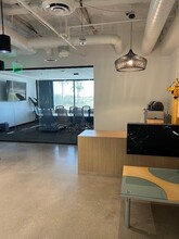 2111 E Highland Ave, Phoenix, AZ à louer Photo intérieure– Image 1 sur 7