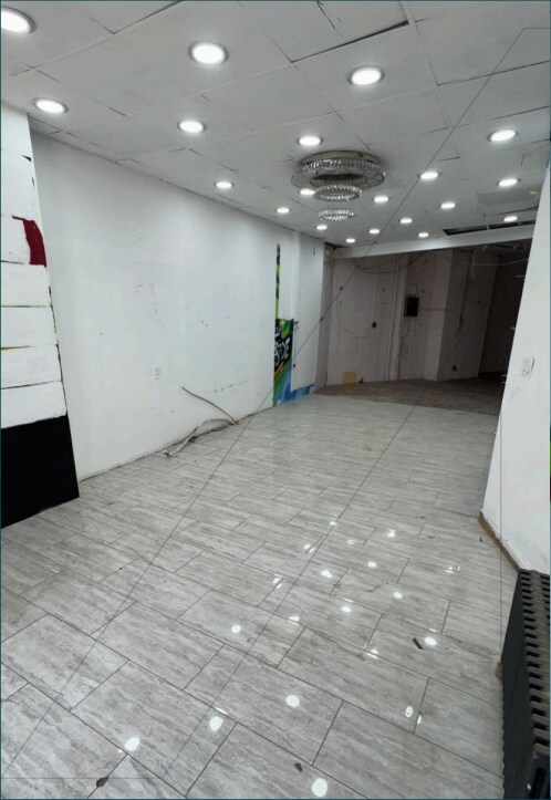 381-383 Metropolitan Ave, Brooklyn, NY à louer Photo intérieure– Image 1 sur 2