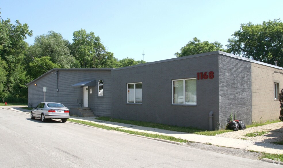 1168 N 50th Pl, Milwaukee, WI à vendre - Photo de l’immeuble – Image 3 sur 4