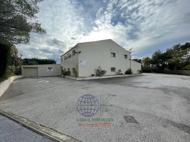 Local d'activités dans Roquebrune-sur-Argens à vendre - Photo de l’immeuble – Image 2 sur 20