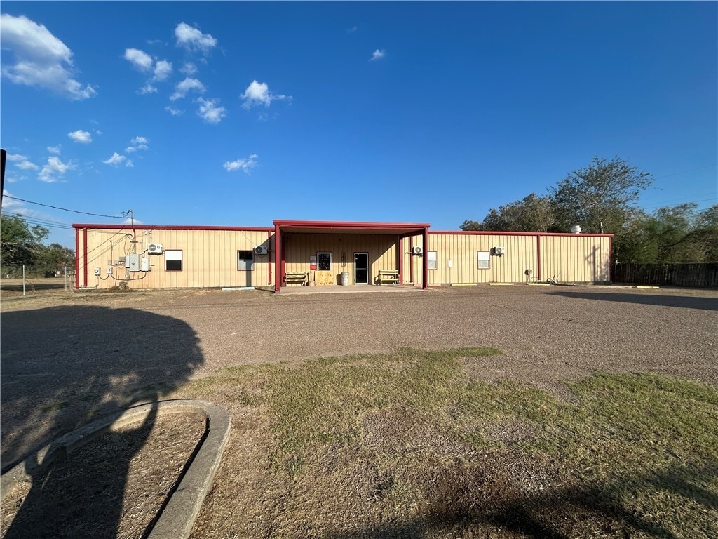 1881 S Reynolds St, Alice, TX à louer Photo intérieure– Image 1 sur 1
