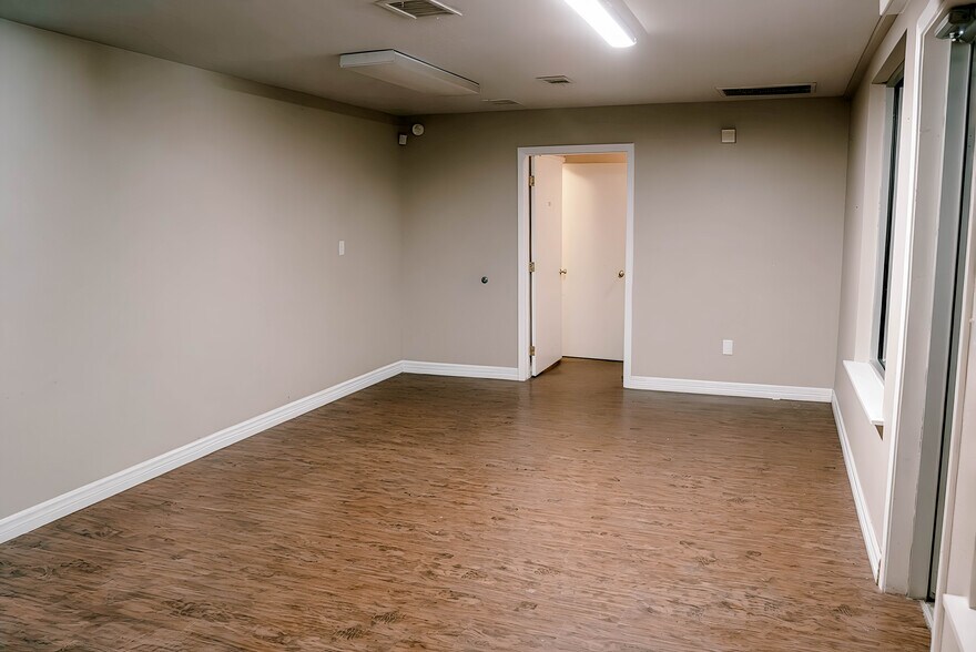 1423 North Park Dr, Kingwood, TX à louer - Photo de l’immeuble – Image 2 sur 26