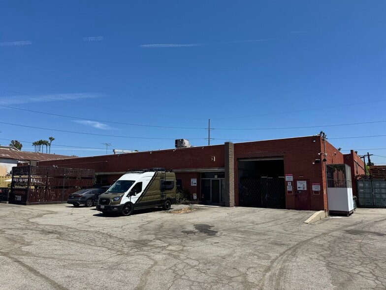 7310 S La Cienaga & 715 Vesta St. portefeuille de 2 biens à vendre sur LoopNet.fr - Photo de l’immeuble – Image 1 sur 6