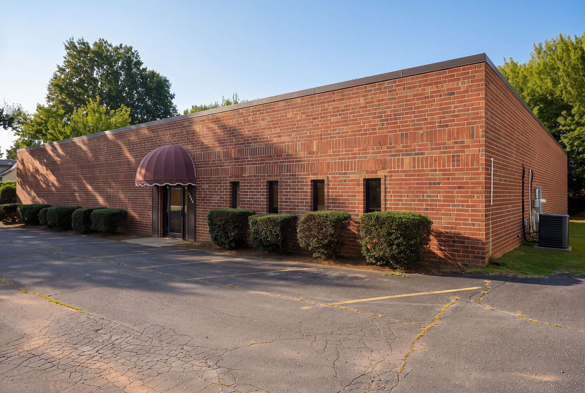 1225 W Market Center Dr, High Point, NC à louer Photo de l’immeuble– Image 1 sur 33
