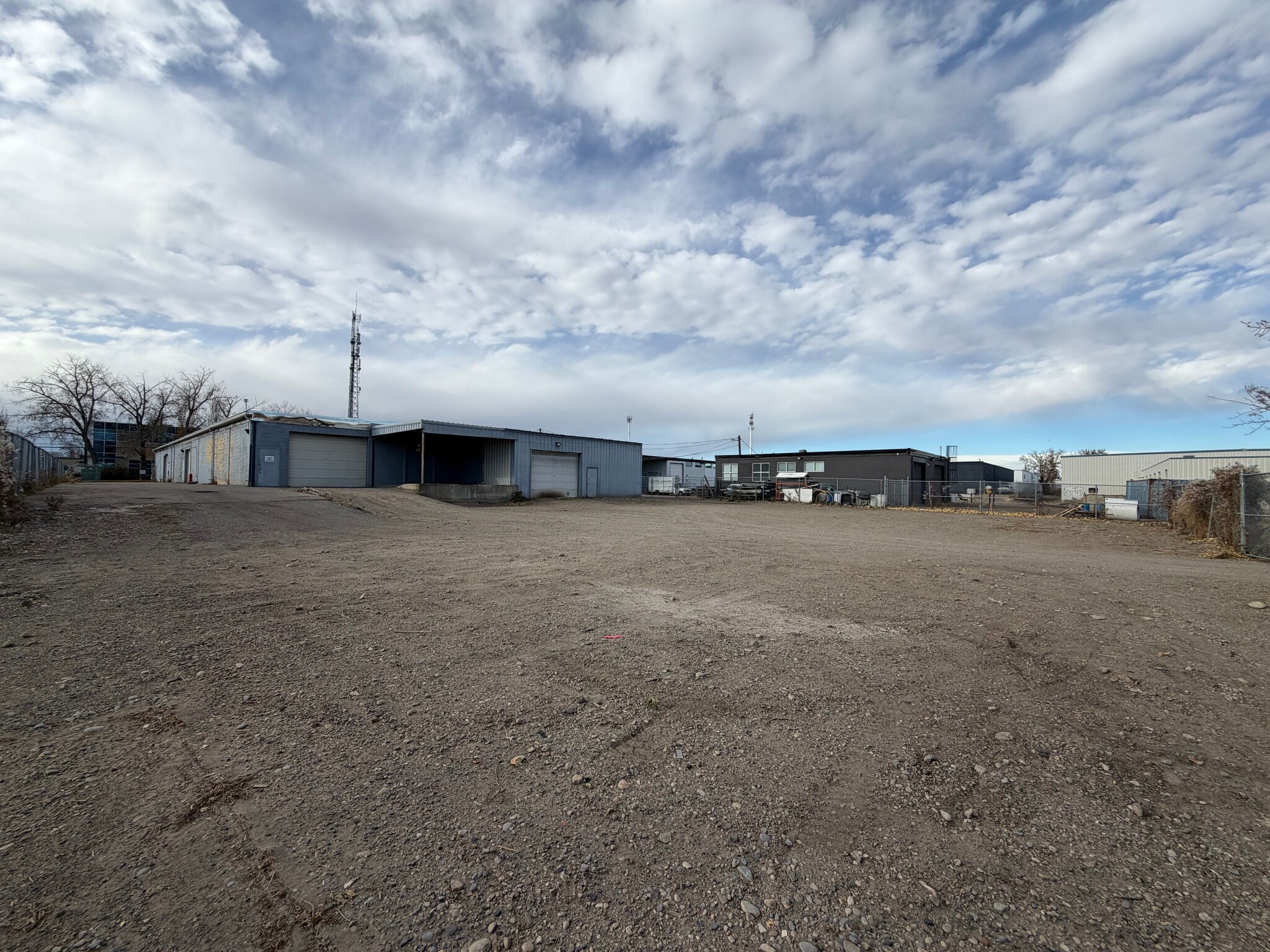 4124 8th St SE, Calgary, AB à louer Photo de l’immeuble– Image 1 sur 6