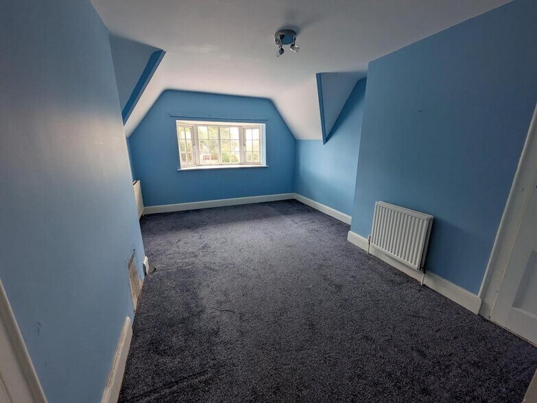 89 Oak Hl, Guildford à louer - Photo de l’immeuble – Image 3 sur 8