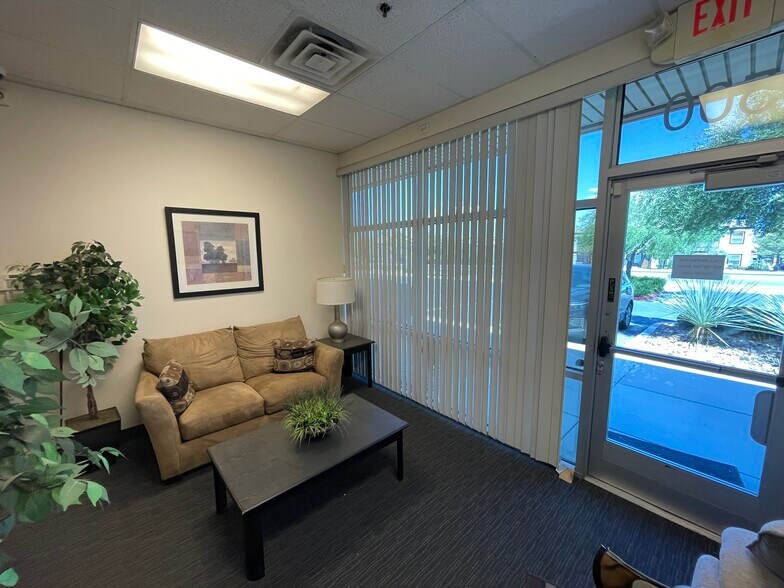 6555 S Tenaya Way, Las Vegas, NV à louer - Photo intérieure – Image 3 sur 10