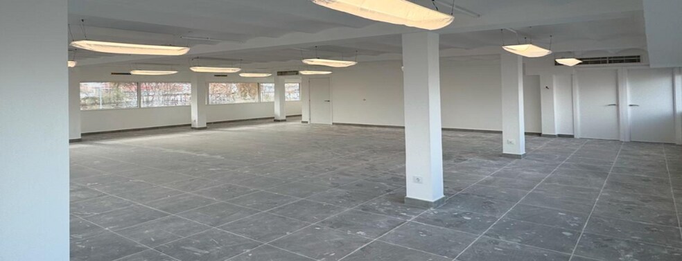 Avenida Jarama, 17, Coslada, Madrid à louer - Photo de l’immeuble – Image 3 sur 4