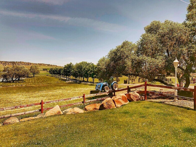 6011 Breitenstein Ln, Klamath Falls, OR à vendre - Photo de l’immeuble – Image 2 sur 3