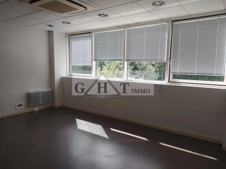 Industriel/Logistique dans Torcy à vendre - Photo de l’immeuble – Image 2 sur 10