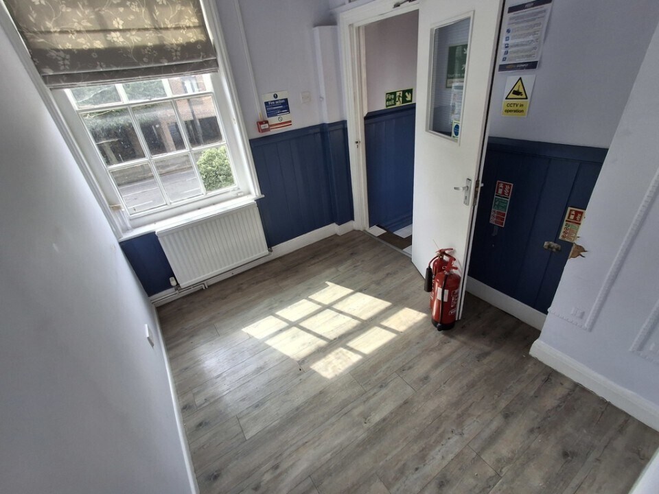 28 St. Peters St, Bedford, BDF MK40 2NN - Lot 28 - - Photo intérieure - Image 2 of 9