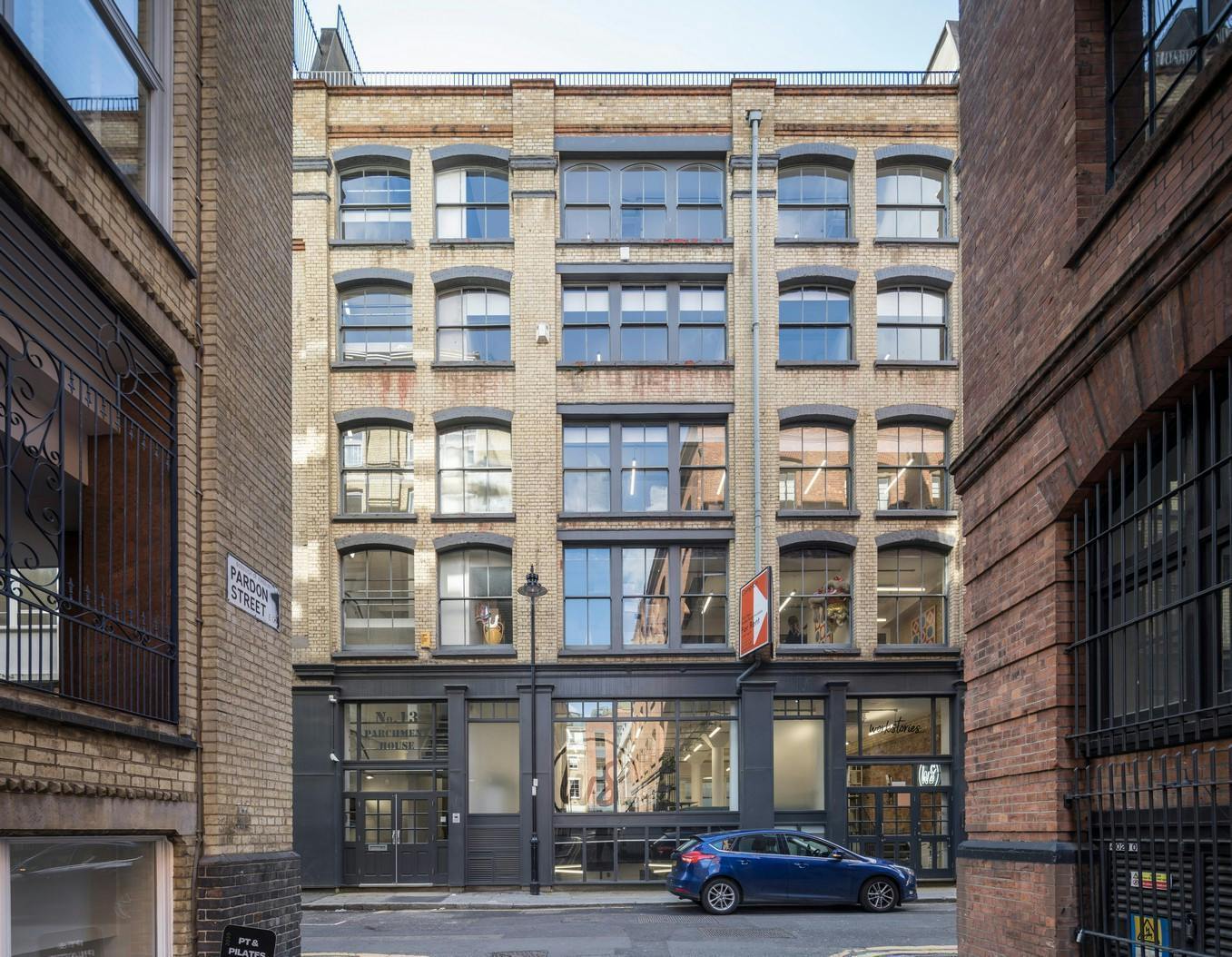 13 Northburgh Street, Londres à louer Photo de l’immeuble– Image 1 sur 7