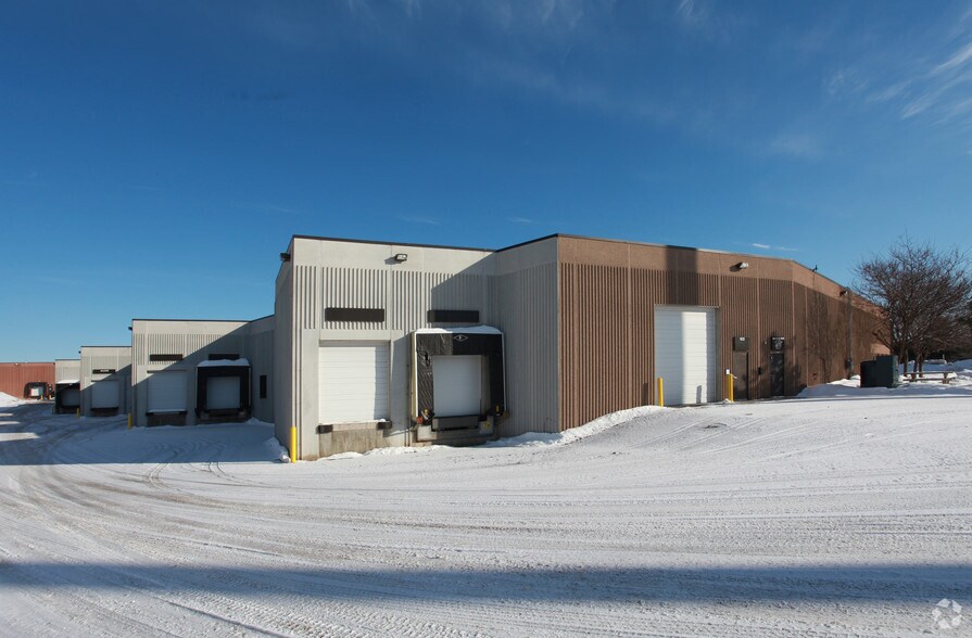 101-117 Osborne Rd NE, Fridley, MN à louer - Photo de l’immeuble – Image 2 sur 5