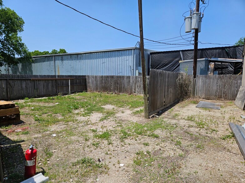 251 Gonyo Ln, Richmond, TX à louer - Photo de l’immeuble – Image 2 sur 11