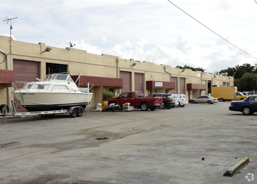 8044-8045 W 2st Ct, Hialeah, FL à vendre - Photo de l’immeuble – Image 3 sur 10