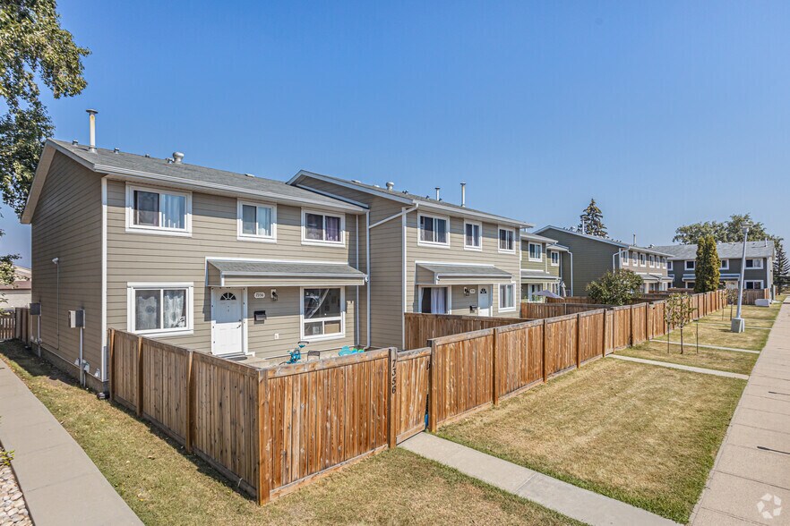 Hillcrest Place Portfolio portefeuille de 2 biens à vendre sur LoopNet.fr - Photo principale – Image 2 sur 2
