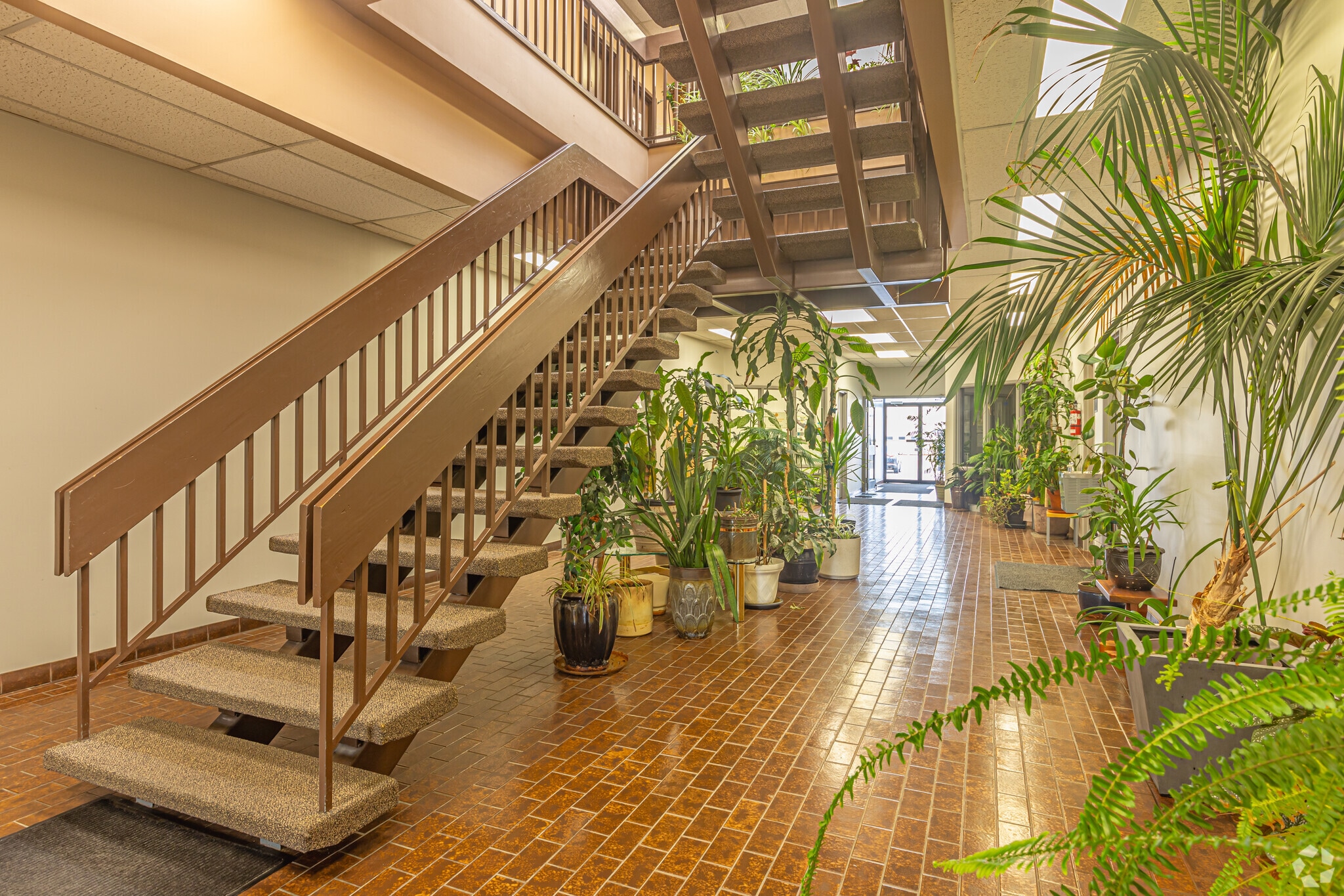 8708-8722 51 Av NW, Edmonton, AB à louer Photo intérieure– Image 1 sur 2