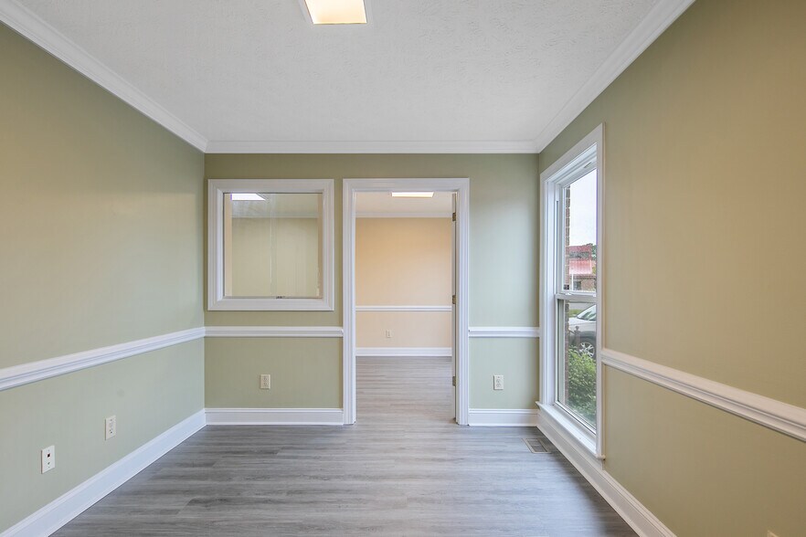 581 Executive Pl, Fayetteville, NC à vendre - Photo de l’immeuble – Image 3 sur 18