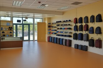 1205 NE 163rd St, North Miami Beach, FL à louer Photo de l’immeuble– Image 1 sur 2