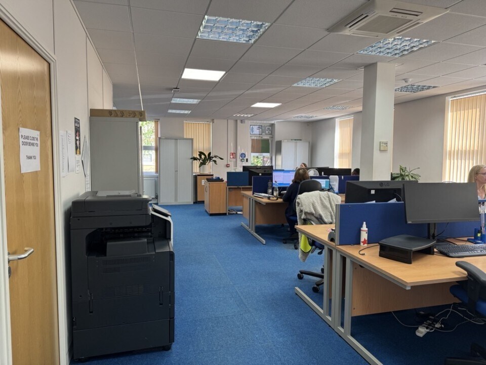 Minerva Business Park, Peterborough, CAM PE2 6FT - Lot 3 - - Photo intérieure - Image 2 of 2
