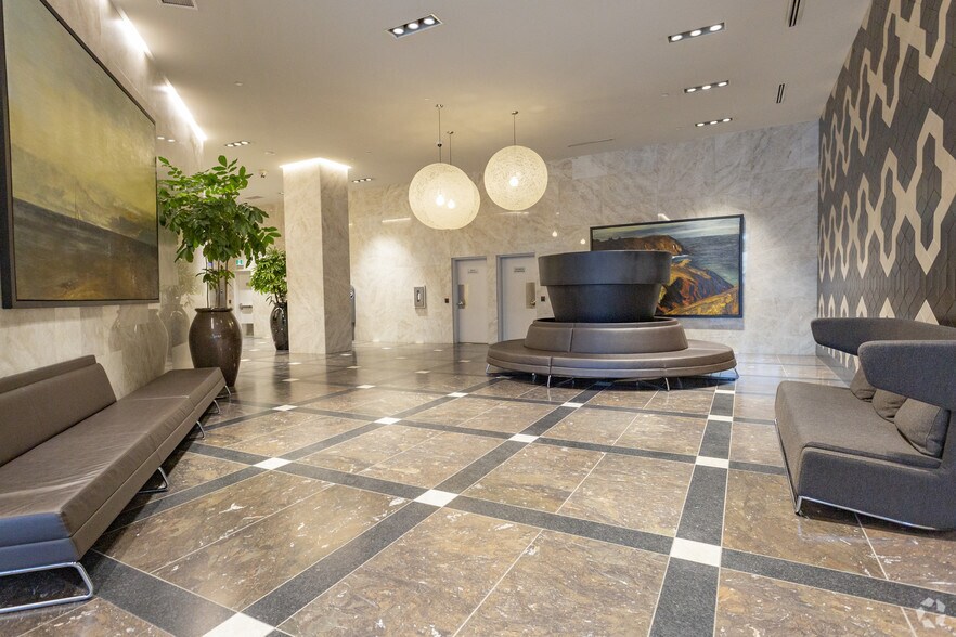 517 10th Ave SW, Calgary, AB à louer - Hall d’entrée – Image 3 sur 11