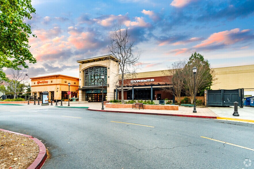 280 W Hillcrest Dr, Thousand Oaks, CA à louer - Photo principale – Image 1 sur 34
