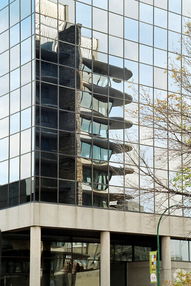 444 St Mary Ave, Winnipeg, MB à louer - Photo de l’immeuble – Image 3 sur 5
