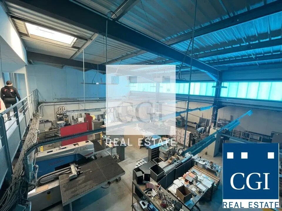 Local d’activités dans Fontaine à louer Photo intérieure– Image 1 sur 14