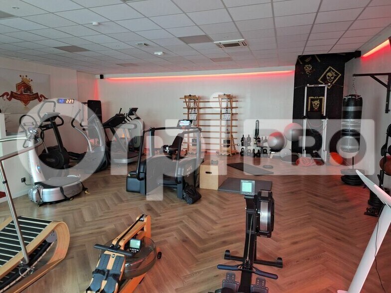 Local commercial dans Compiègne à vendre - Photo de l’immeuble – Image 2 sur 4