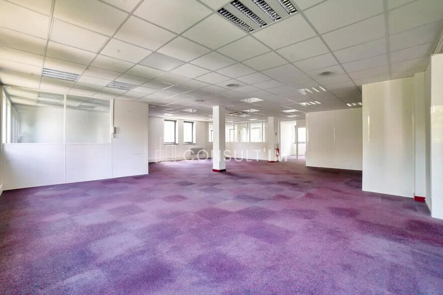 Bureau dans Courbevoie à vendre - Photo de l’immeuble – Image 2 sur 7