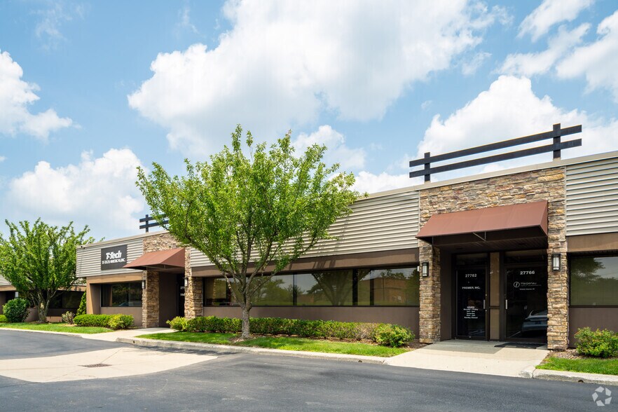 27650-27652 Franklin Rd, Southfield, MI à louer - Photo de l’immeuble – Image 1 sur 44