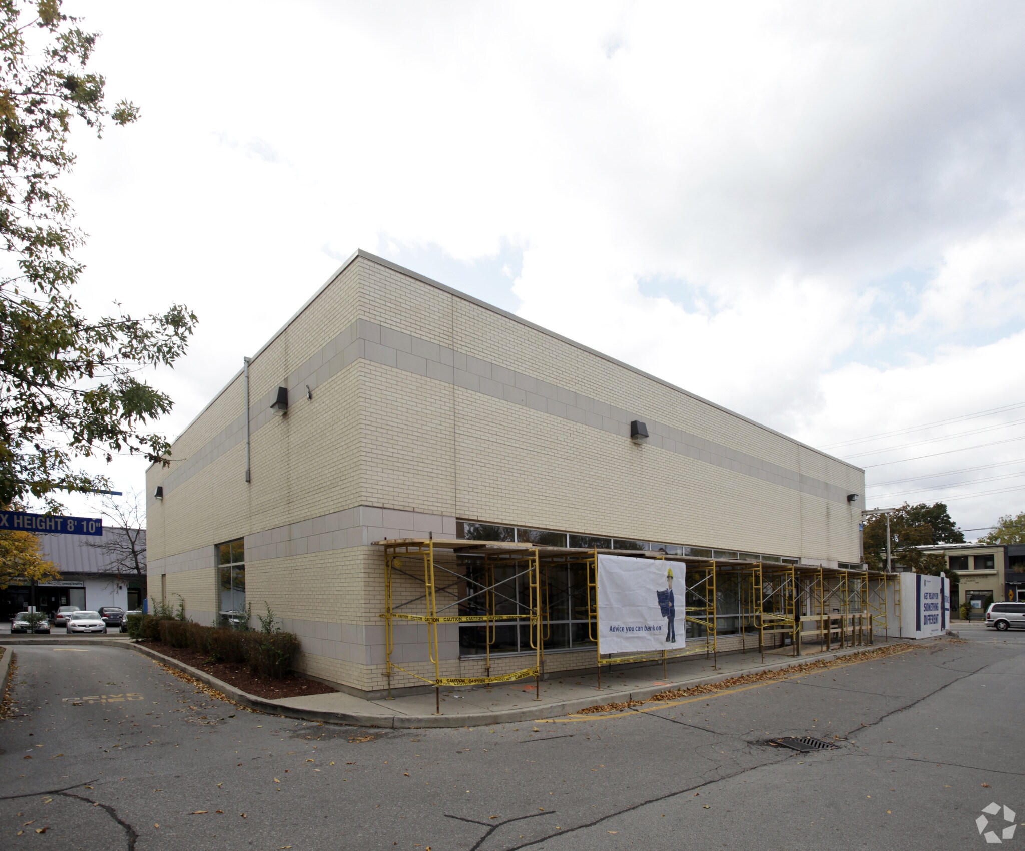1730 Lakeshore Rd W, Mississauga, ON à vendre Photo de l’immeuble– Image 1 sur 3