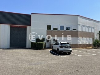 Plus de détails pour 15 Rue Jean Zay, Saint-Priest - Local d'activités à louer