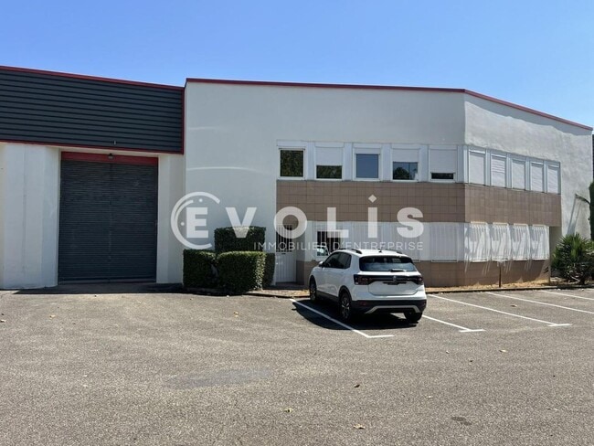 Plus de détails pour 15 Rue Jean Zay, Saint-Priest - Local d'activités à louer