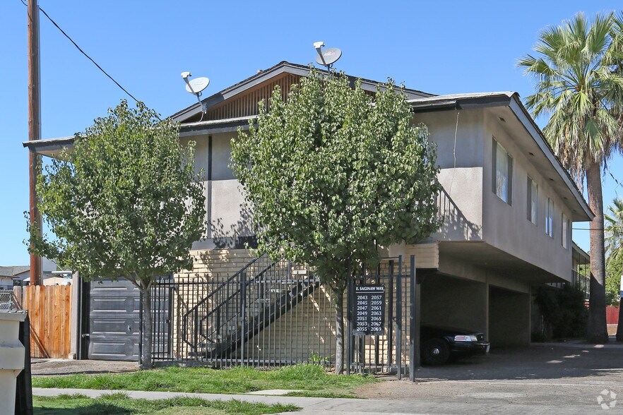 2041-2069 E Saginaw Way, Fresno, CA à vendre - Photo principale – Image 1 sur 17