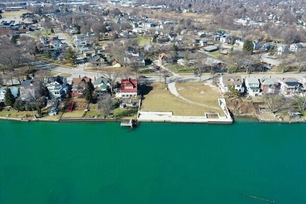 2444 Military St, Port Huron, MI à vendre Photo principale– Image 1 sur 27