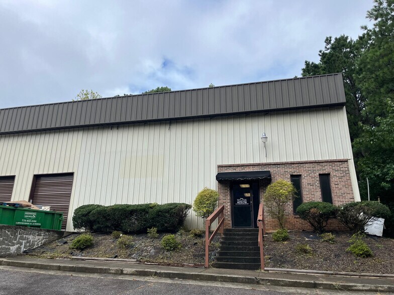 3575 Trotter Dr, Alpharetta, GA à louer - Photo de l’immeuble – Image 2 sur 11