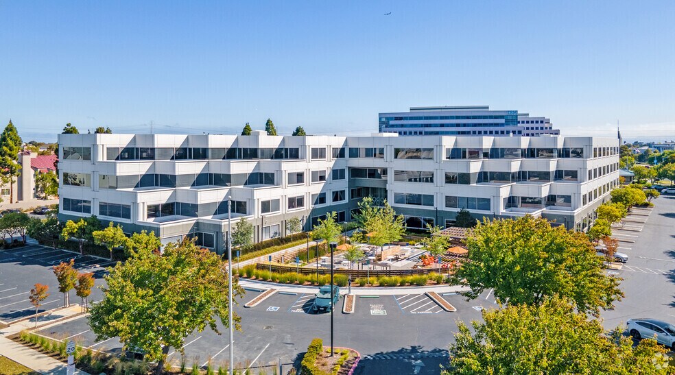 950 Tower Ln, Foster City, CA à louer - Photo principale – Image 2 sur 3
