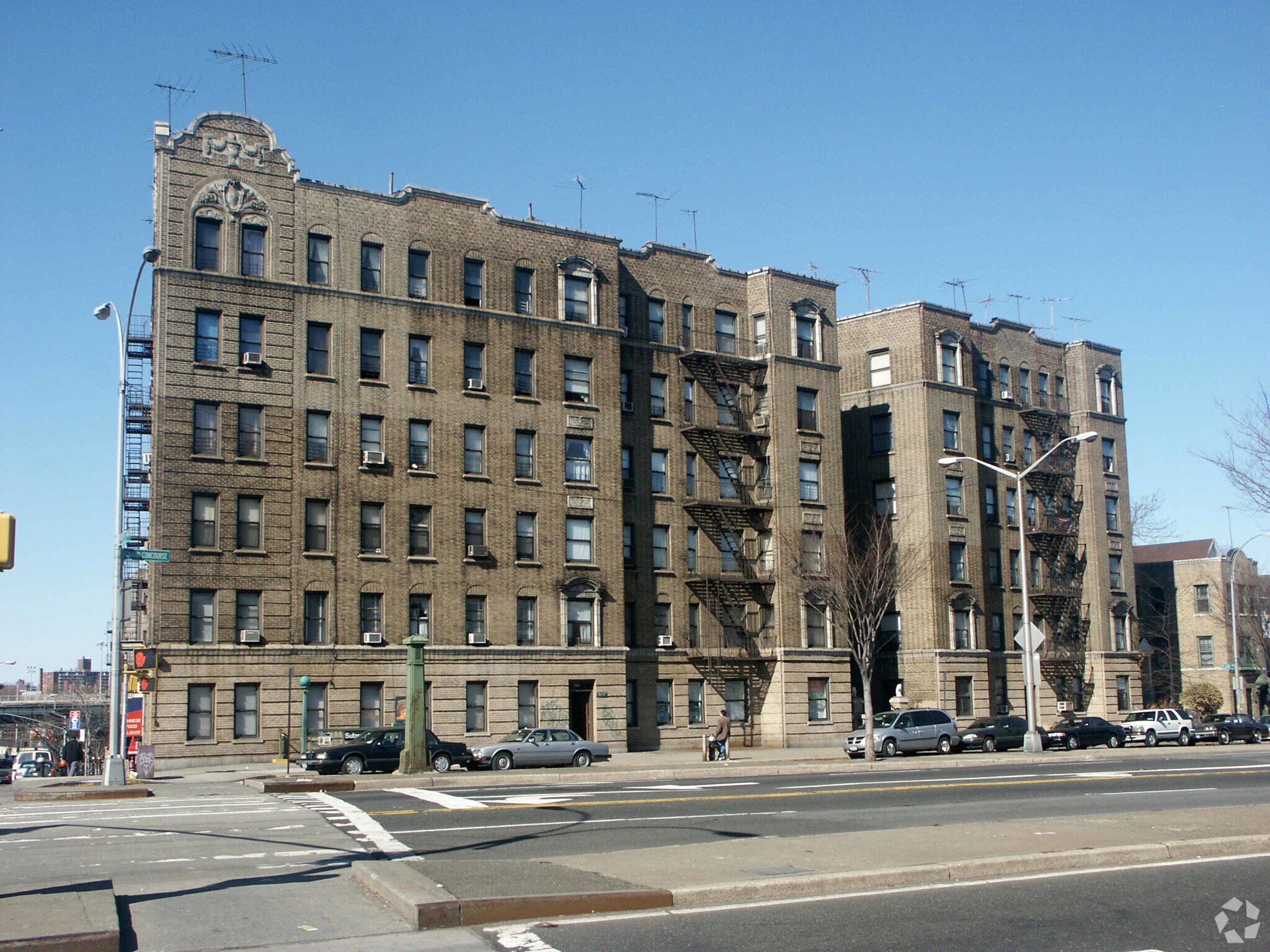 2955 Grand Concourse, Bronx, NY à louer Photo principale– Image 1 sur 4