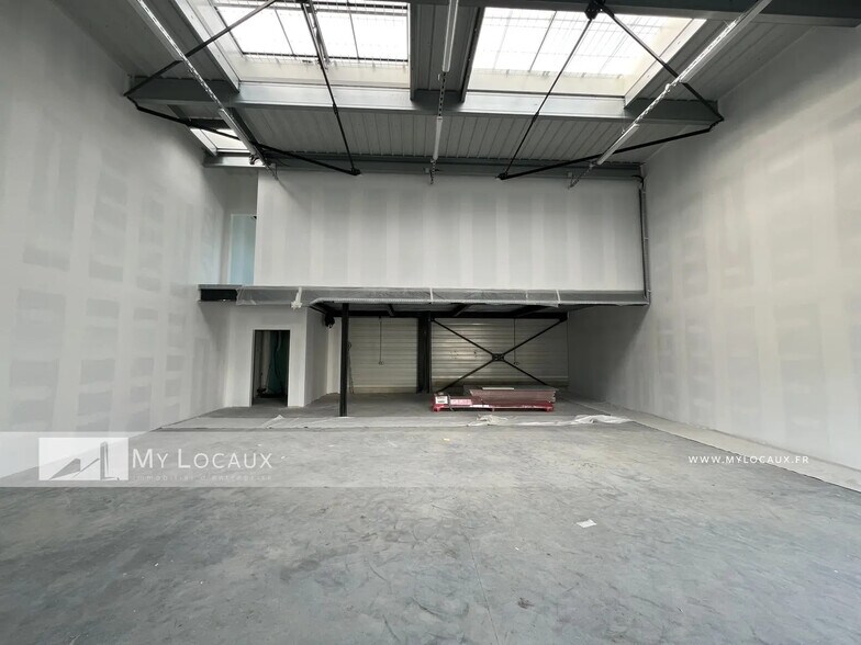 Industriel/Logistique dans Stains à louer - Photo de l’immeuble – Image 3 sur 8