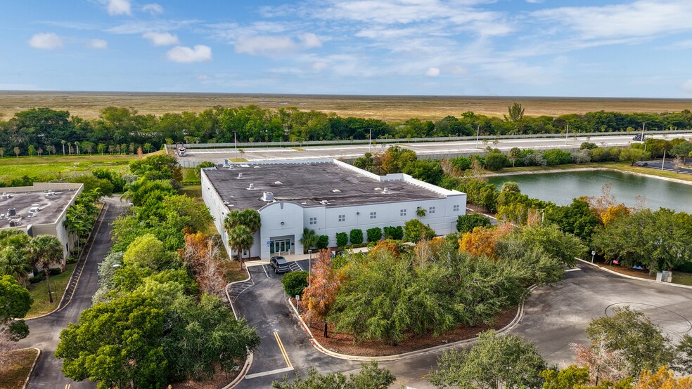 3950 NW 126th Ave, Coral Springs, FL à louer - Photo de l’immeuble – Image 2 sur 8