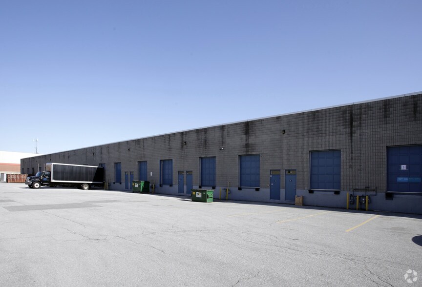 955 Middlefield Rd, Toronto, ON à louer - Photo de l’immeuble – Image 3 sur 8