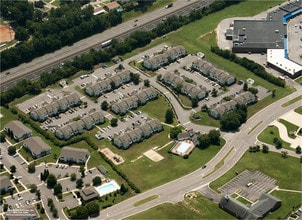101 Old Oak Ln, Colonial Heights, VA - VUE AÉRIENNE  vue de carte - Image1
