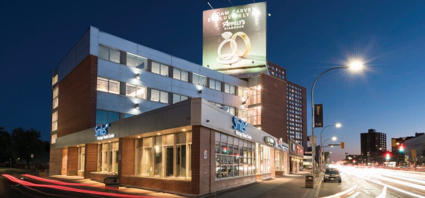 570 Portage Av, Winnipeg, MB à louer - Photo principale – Image 1 sur 2