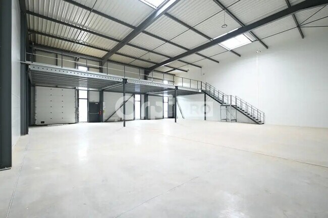 Plus de détails pour Local d'activités à louer