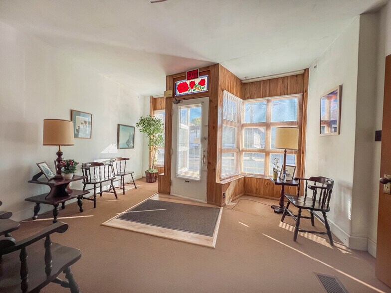 138 Bellevue Ave, Penndel, PA à louer - Photo de l’immeuble – Image 3 sur 13